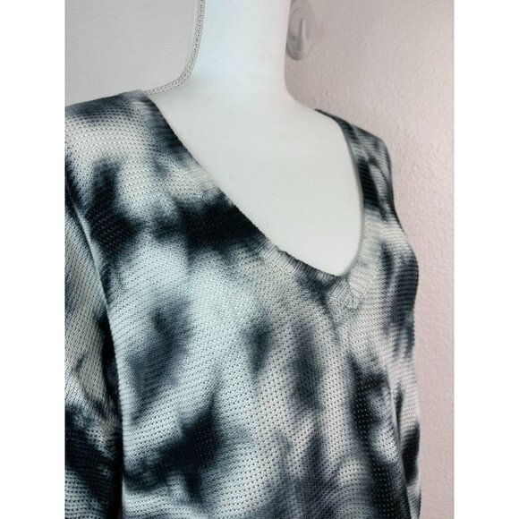 Torrid women's 1 1X black and white tie dye long sleeve v-neck sweater top - Picture 8 of 9